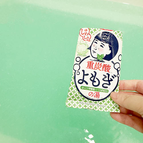 よもぎが香るお風呂でふわっとリラックス！『温泉撫子 重炭酸の湯』を