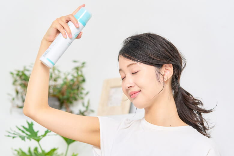 髪からつま先まで全身シューッ！透明＆さらさら仕上げ