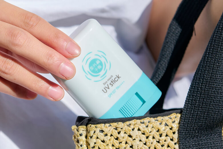 持ち歩きやすいポケットサイズ♪いつでもどこでもUV対策